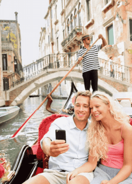 Couple taking a selfie on a gondola ride in Venice, Italy as part of inStazione Italy tours.