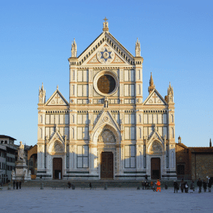 The stunning Basilica di Santa Croce in Florence, a key stop on a Florence walking tour, known for its Gothic architecture and as the burial site of Michelangelo, Galileo, and Machiavelli.