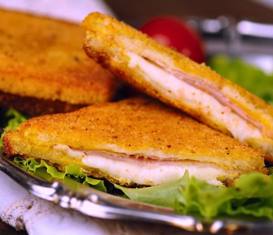Fried mozzarella in carrozza served during Venice Food Tour