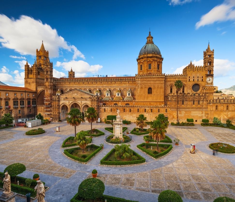Gardens and palace seen on Palermo Markets and Monuments Tour